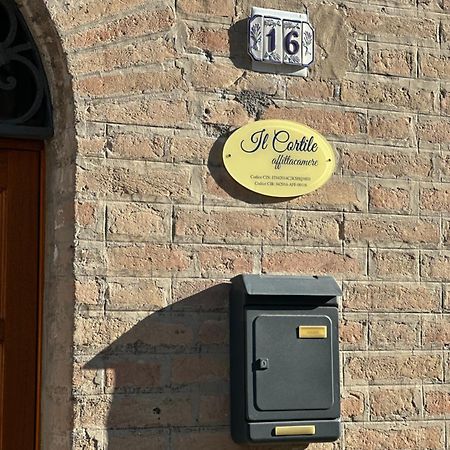Affittacamere Il Cortile Chiaravalle Marche Exterior photo